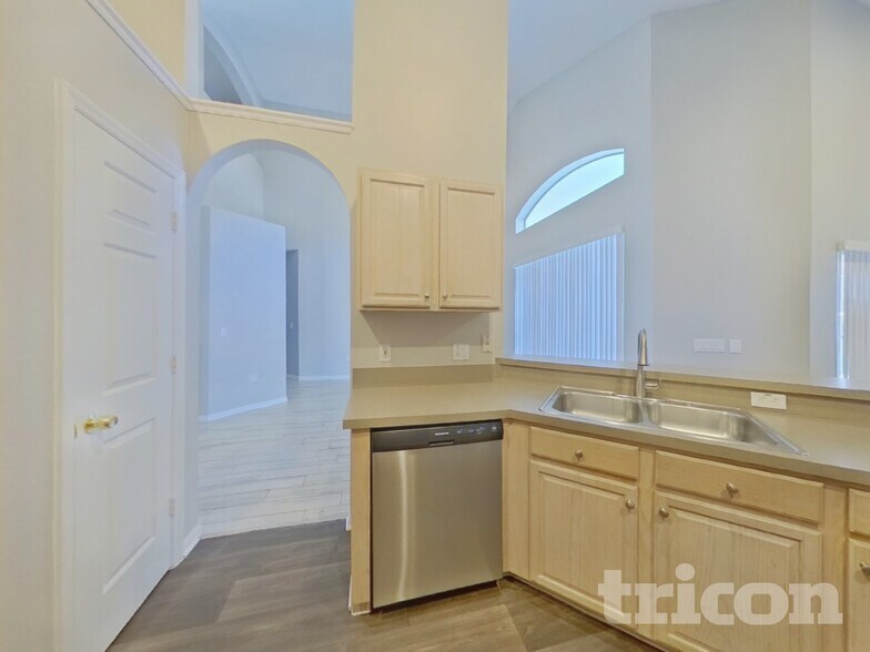 Building Photo - 2800 Playing Otter Ct