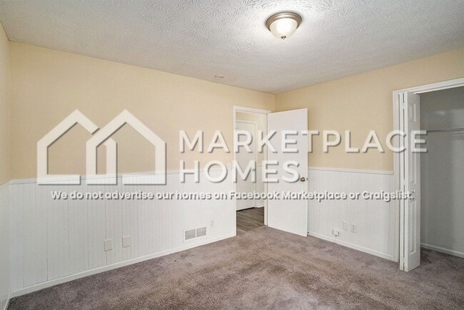 Building Photo - 2105 Pinewood Dr