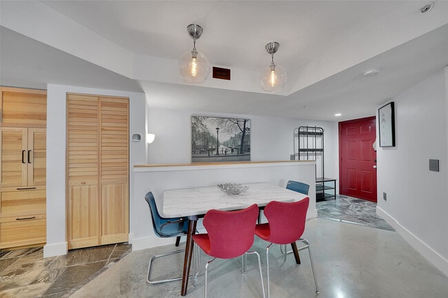 Building Photo - 2021 SE 10th Ave