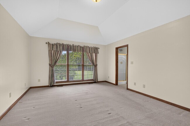 Building Photo - 133 Foxtail Dr