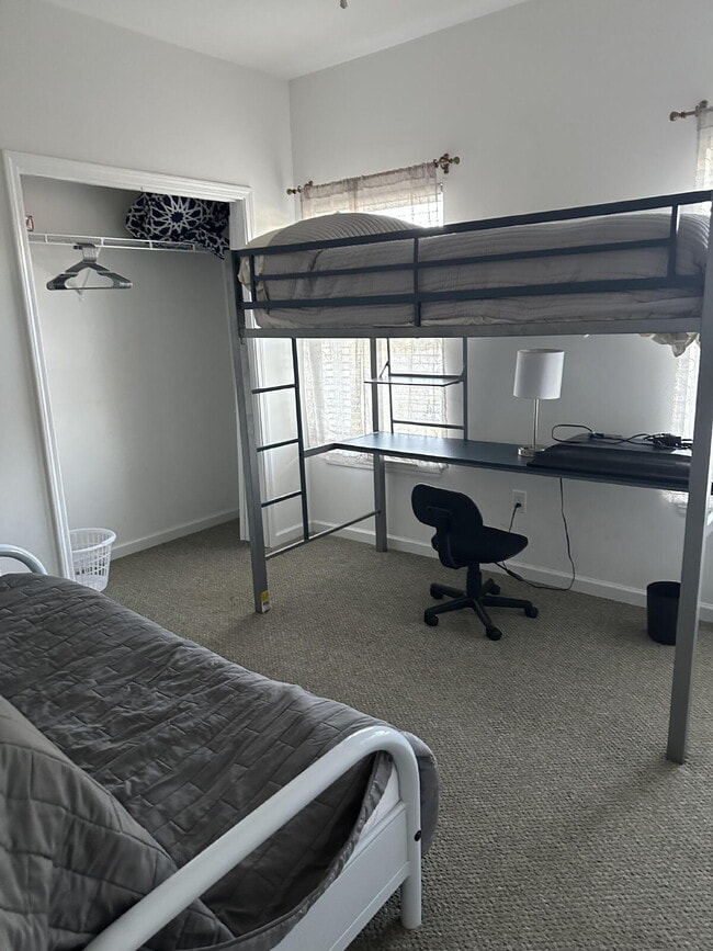 Building Photo - Great 3/2 Fully Furnished-TDY Welcome!!