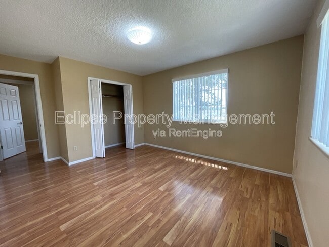 Building Photo - 626 Meadowood St