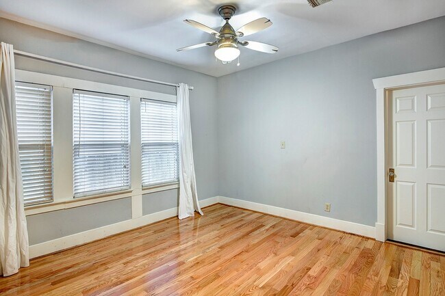 Building Photo - 2219 Singleton St