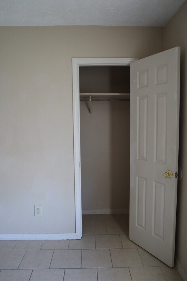 Building Photo - Scotsdale