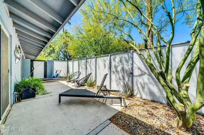 Building Photo - 6221 N 13th Pl