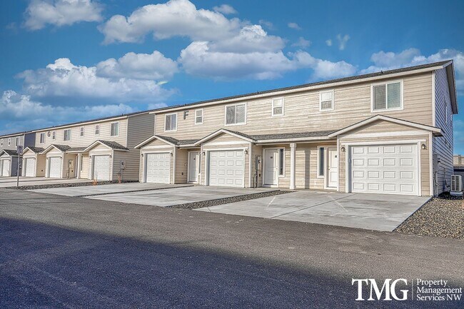 Building Photo - 977 Creer Way