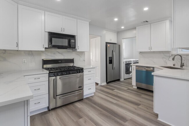 Building Photo - 4668 St Clair Ave