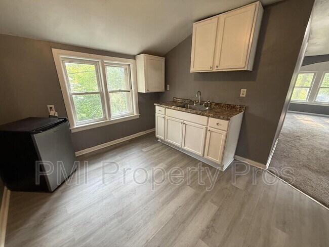 Building Photo - 6618 N 56th St