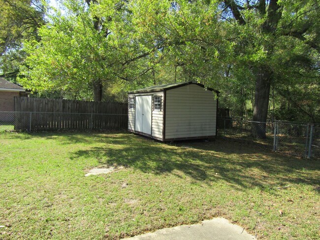 Building Photo - 110 Tempest Ln