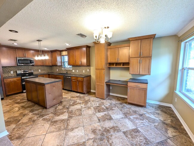 Building Photo - 2734 Augustus Rd