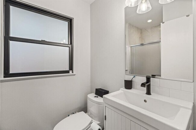 Building Photo - 314 Wood Bine Dr