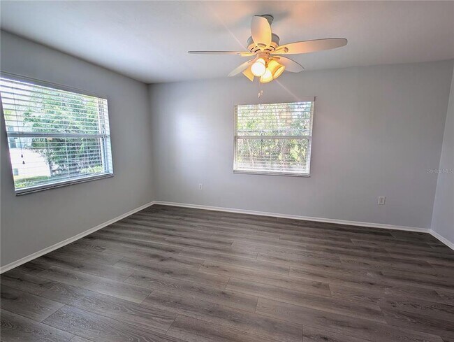 Building Photo - 7288 W Country Club Dr N