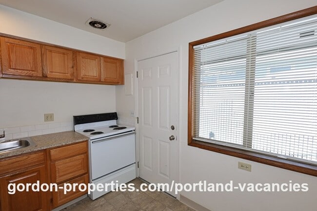 Building Photo - NE 65th Ave - North Tabor single level 1 bedroom apartment