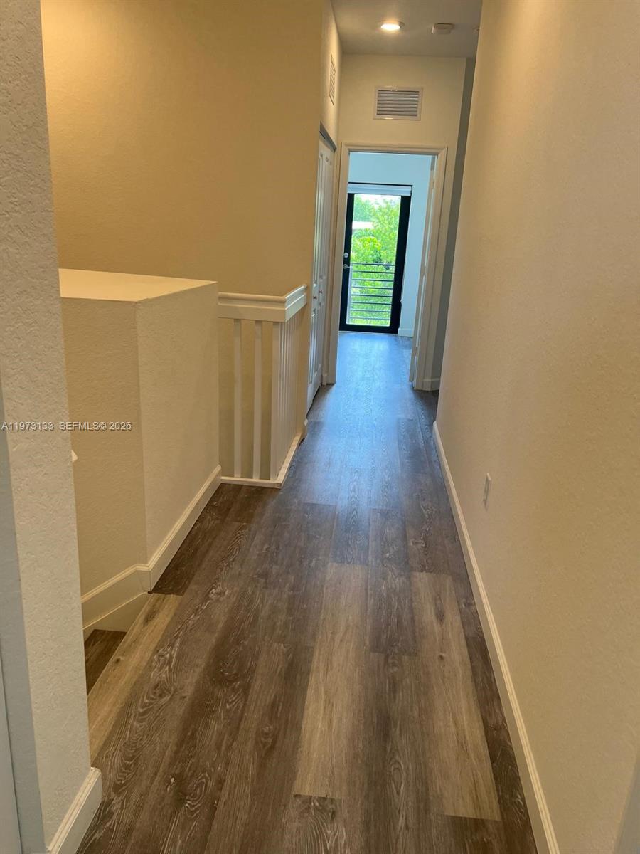 Building Photo - 20564 NE 5th Pl