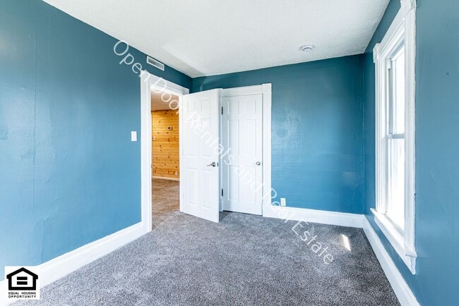 Building Photo - 1703 Sprott St