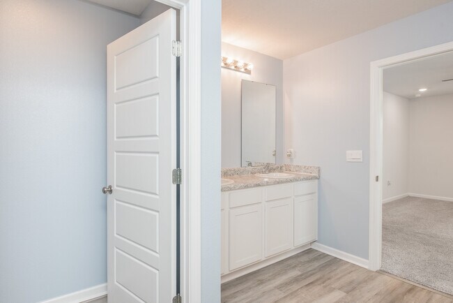 Building Photo - 5720 Blackhorse Cir