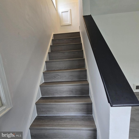 Building Photo - 21676 N Essex Dr