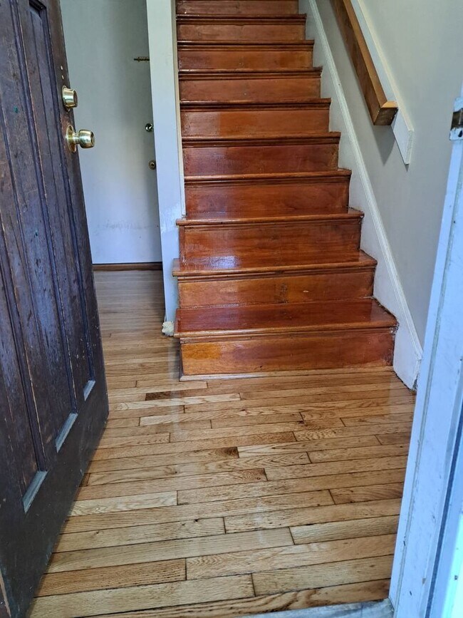 Building Photo - 296-298 Hurley Street