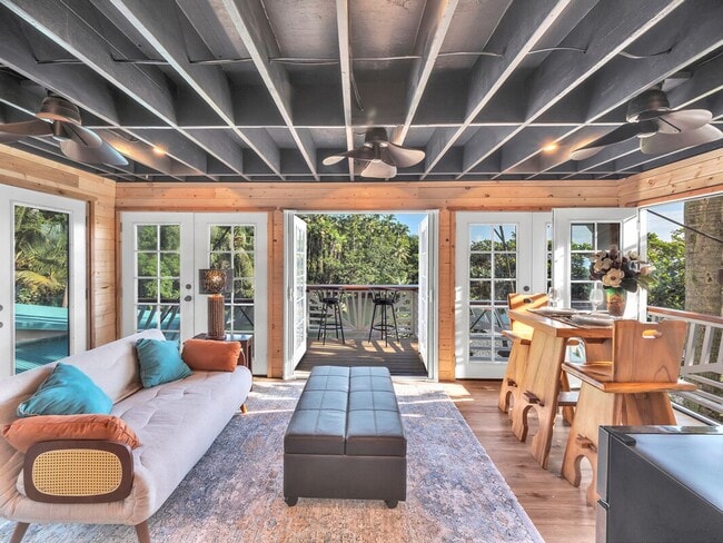 Building Photo - Oceanfront Estate: The Honolii Hale