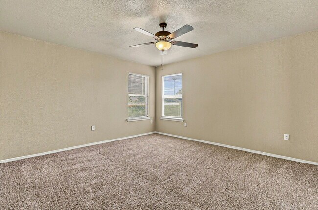 Building Photo - 14352 S Cave Ave