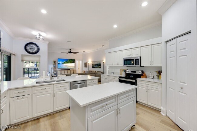 Building Photo - 7500 Woodland Bend Cir