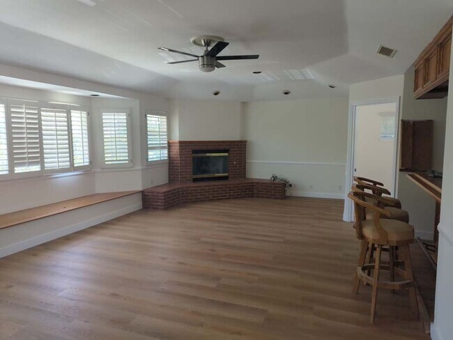 Building Photo - Beautiful and Spacious 4 Bed, 3 Bath Home ...