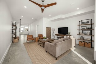 Building Photo - 3203 E 30th Ave