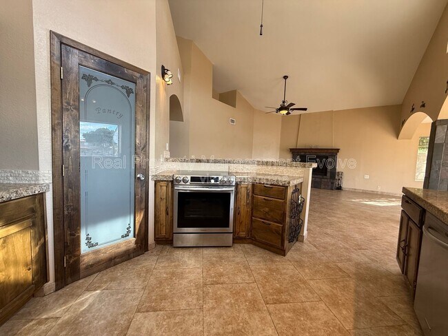 Building Photo - 11003 W Laurelwood Ln