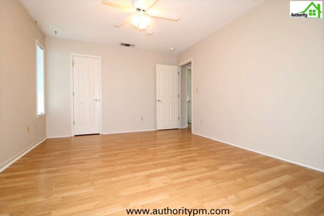Building Photo - 428 Dominica Ct