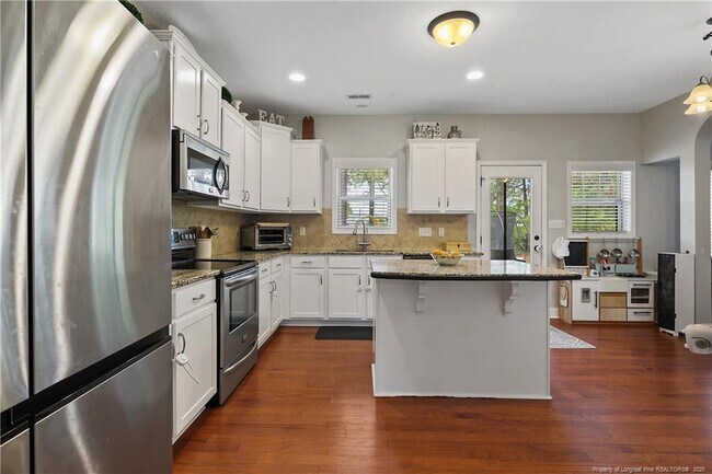 Building Photo - 852 Micahs Way N
