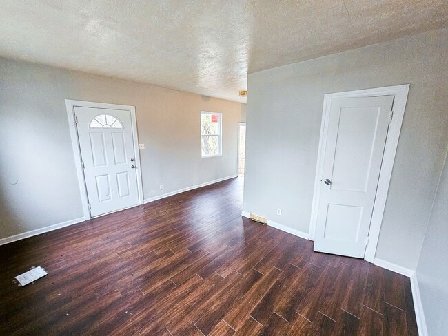 Building Photo - 4312/4314 Norwaldo Avenue