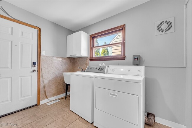 Building Photo - 5607 Allanwood Dr