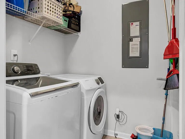 Building Photo - 1052 Lexi Ct