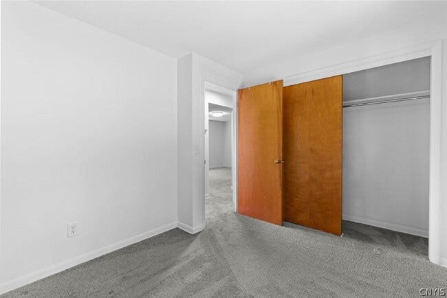 Building Photo - 330 Draper Ave