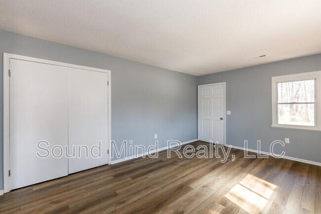 Building Photo - 2624 Sanderford Rd