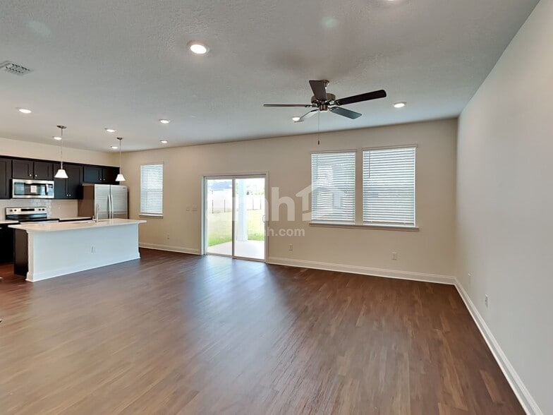 Building Photo - 95 Onate Cir