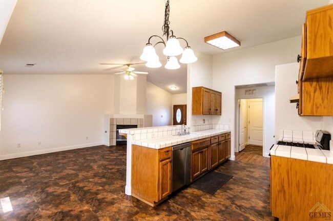 Building Photo - Charming 4 Bedroom Home in Southwest!
