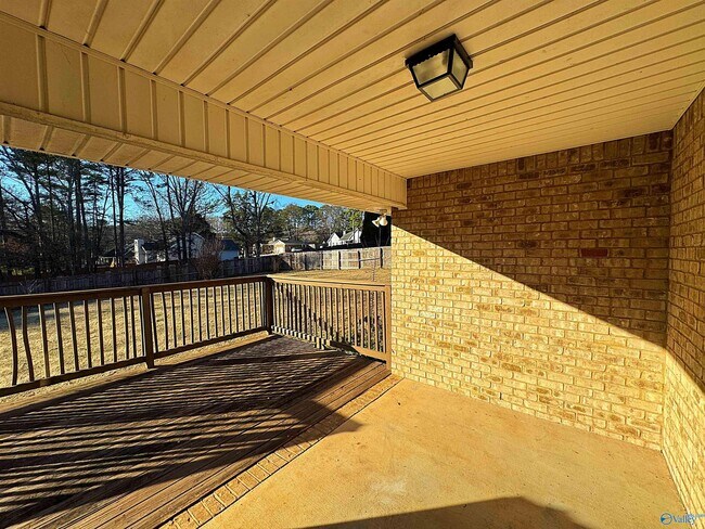 Building Photo - 101 Forest Glade Dr