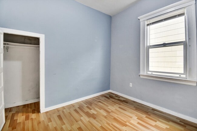 Building Photo - Three Bedroom House in Visitacion Valley