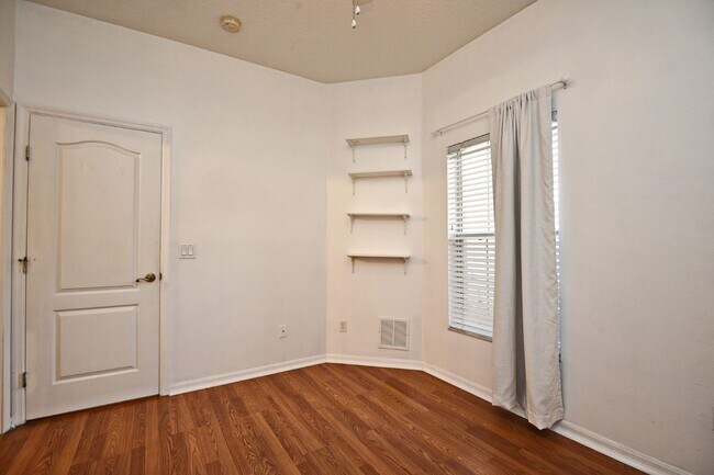 Building Photo - 692 Seabrook Ct