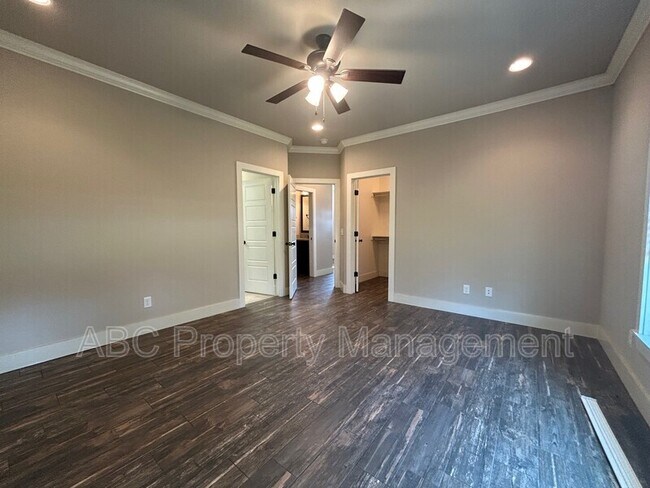 Building Photo - 3100 SW Warberry Ave