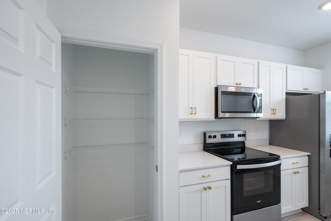 Building Photo - 40 Crisanto Rd
