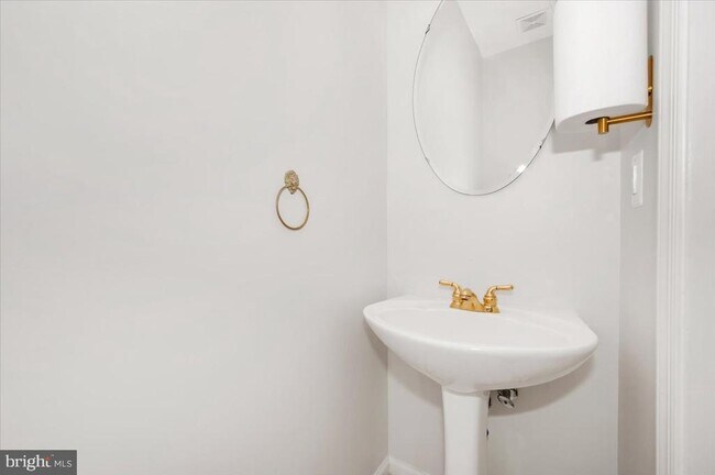 Building Photo - 18921 Fountain Hills Dr