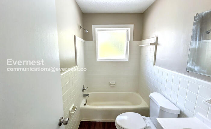 Building Photo - 1850 17th Ct N