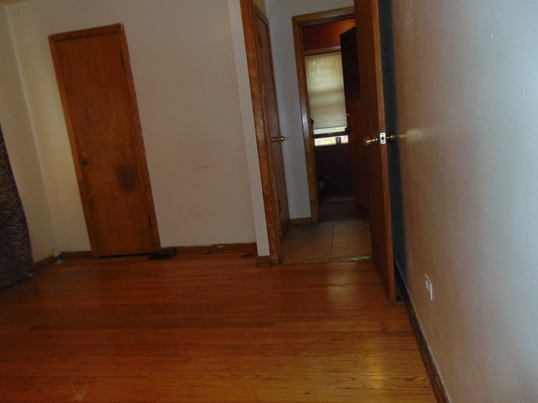 Building Photo - 2521 W 69th St