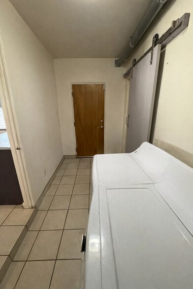 Building Photo - 2113 Madeira Dr NE