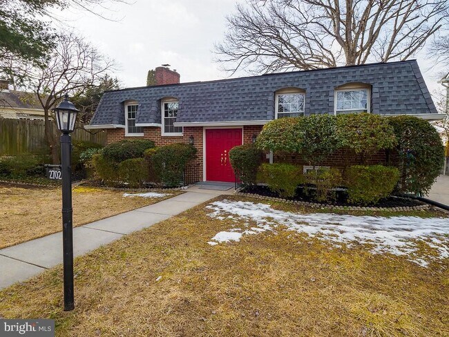 Building Photo - 2702 Navarre Dr