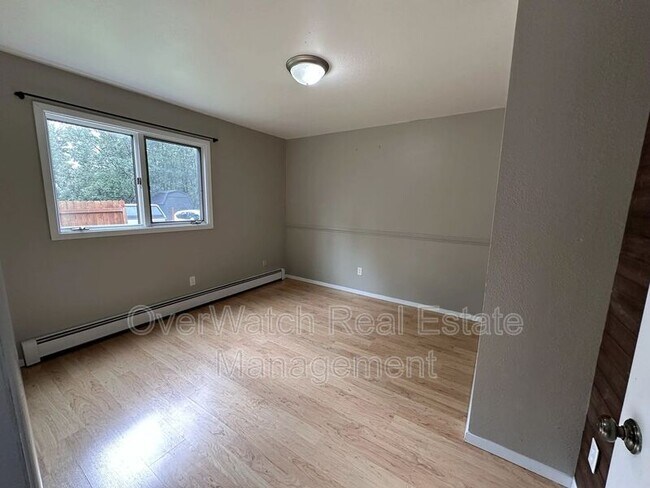 Building Photo - 6121 De Armoun Rd