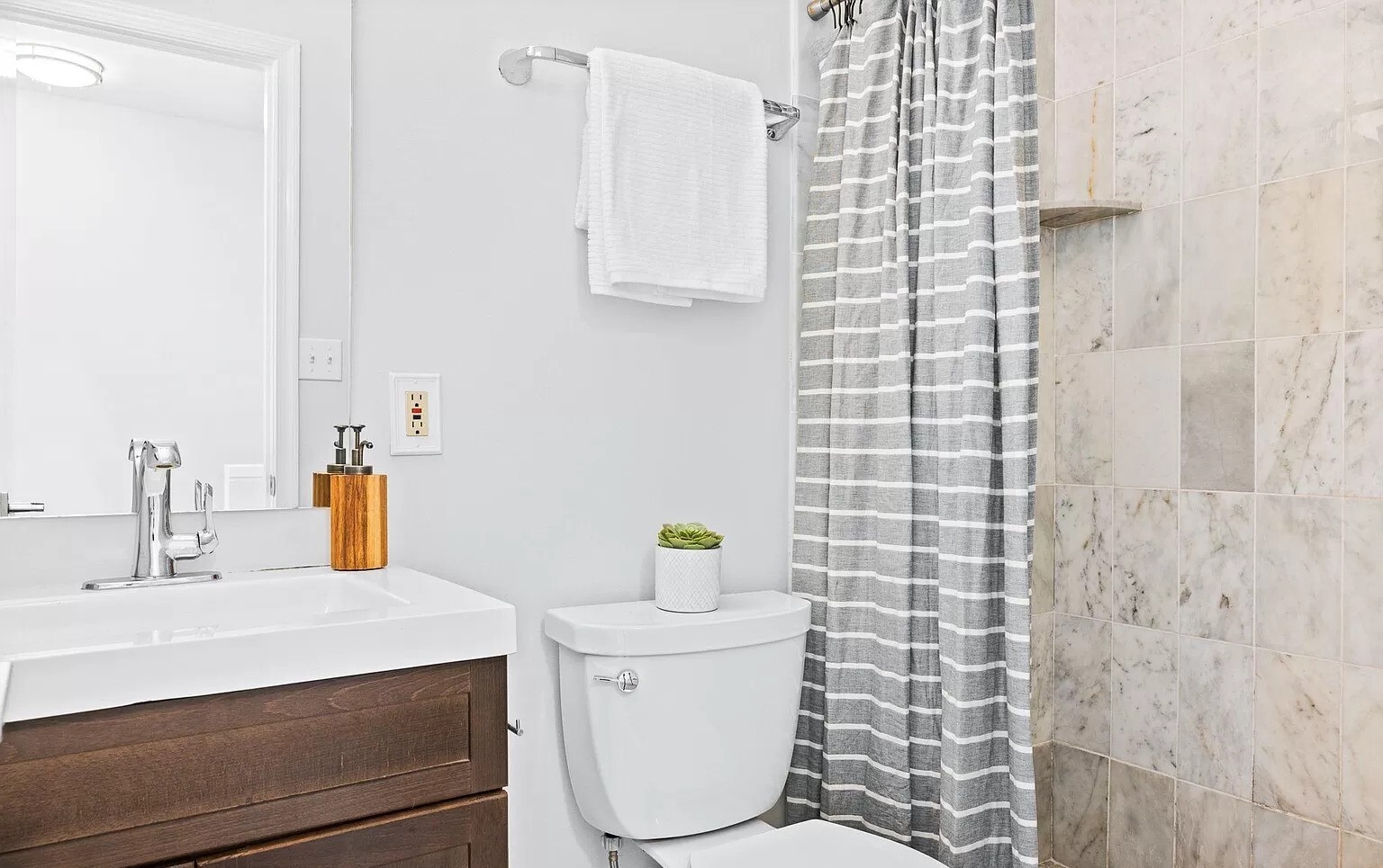 Building Photo - 424 Oakdale Pl NW