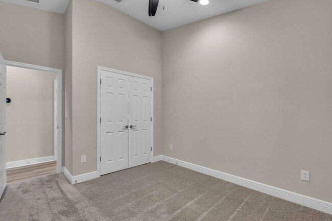 Building Photo - Beautiful Villa, ready to make it your home.